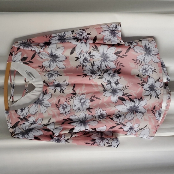 Flowered Stretch Blouse with Criss-cross Back - Picture 1 of 10